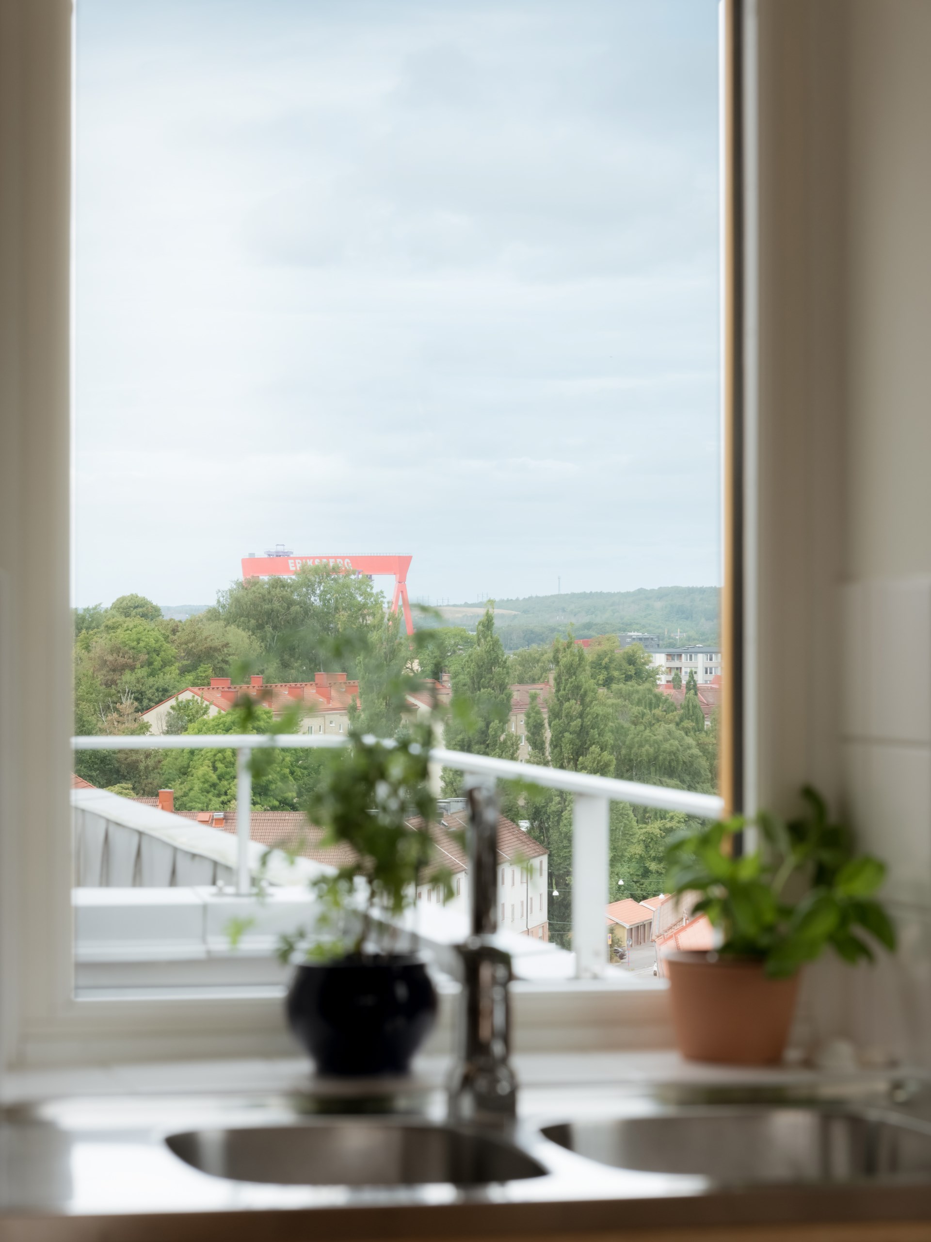 Högst upp på gaveln med tre balkonger och utsikt åt alla fyra väderstreck
