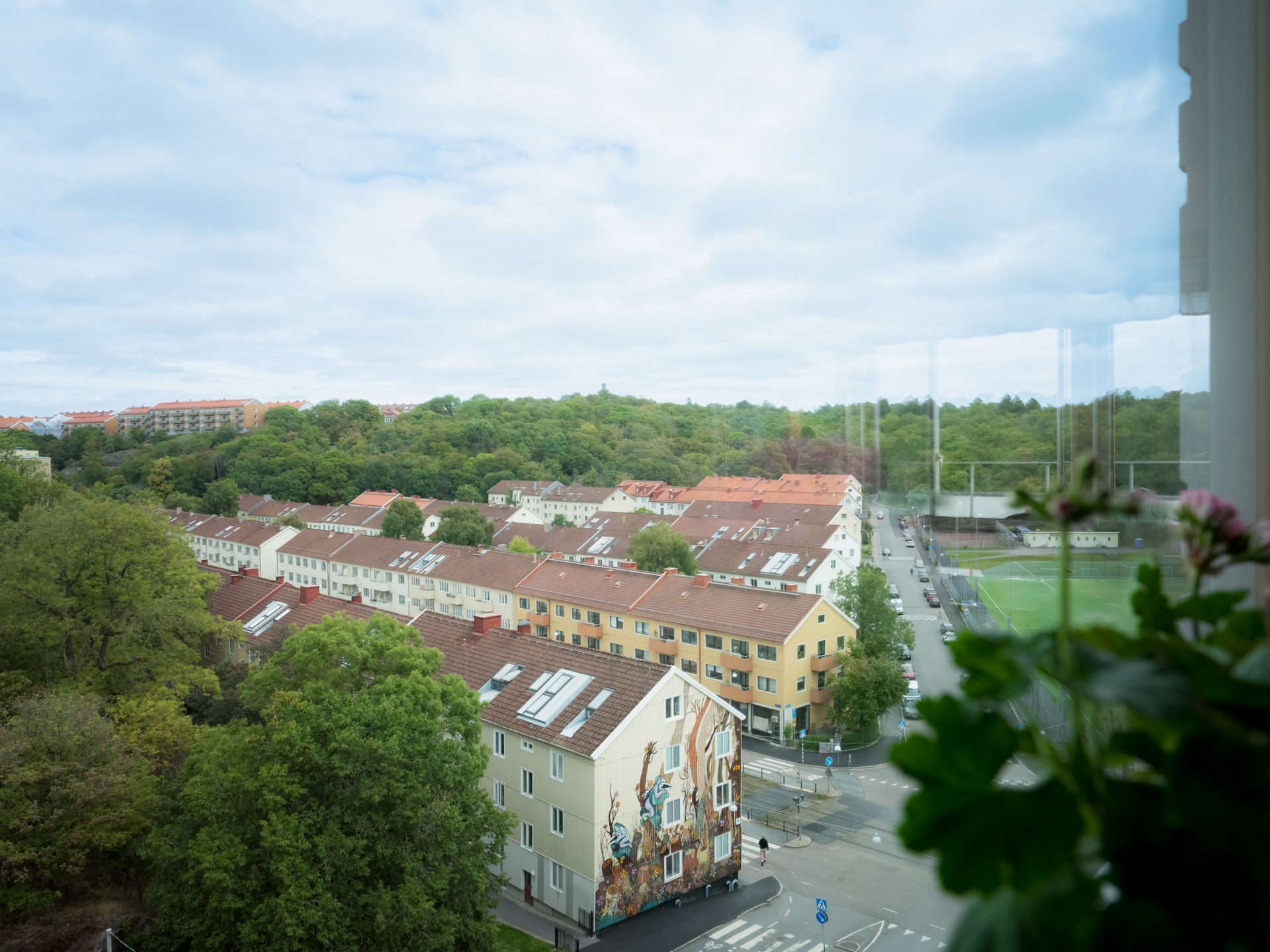 Högst upp på gaveln med tre balkonger och utsikt åt alla fyra väderstreck