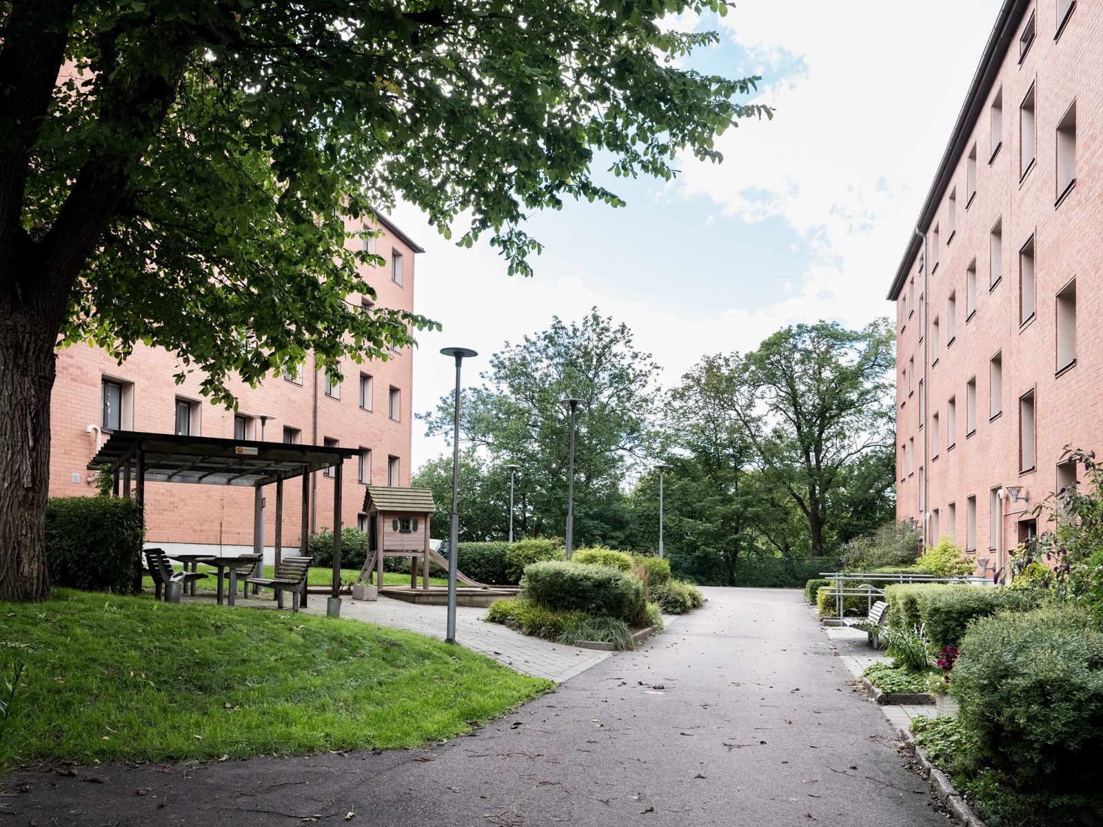 Ljus tvåa med originalcharm och solig söderbalkong