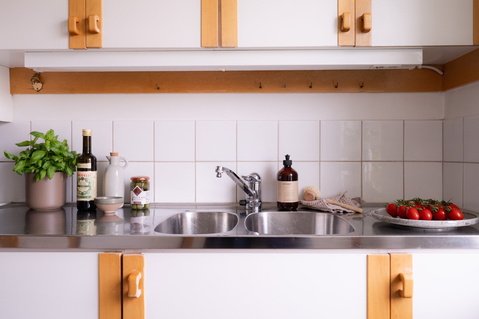 Charmig tvåa med bevarade originaldetaljer och inglasad söderbalkong