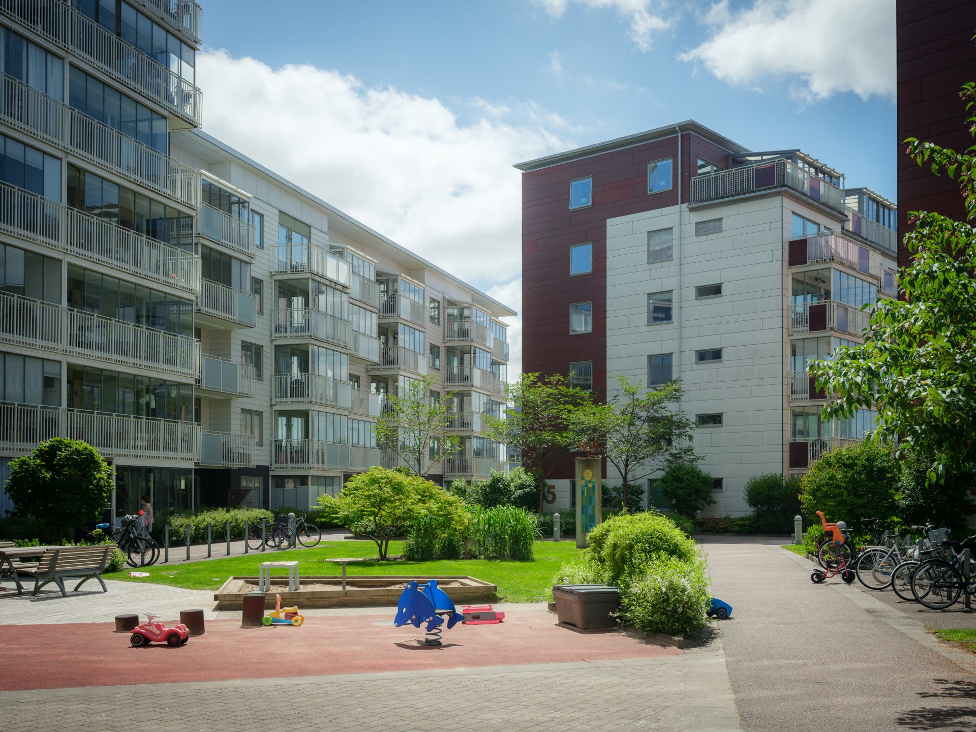 Ljus tvåa med solig balkong