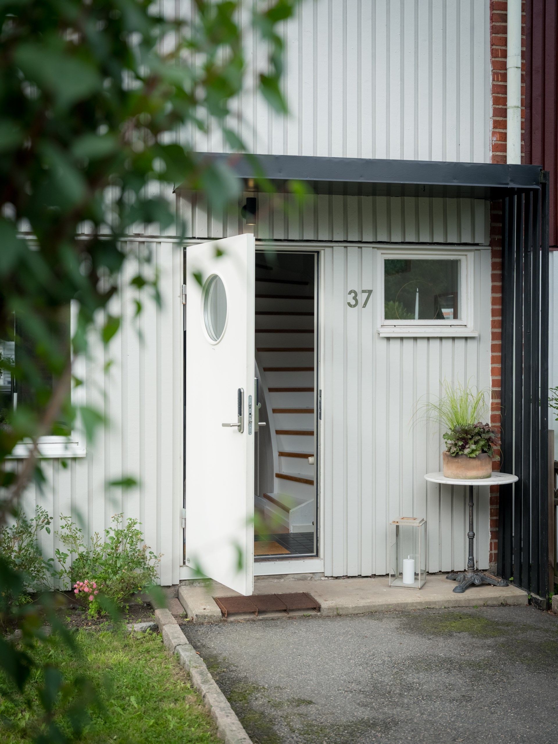 Fint renoverat gavelradhus med altan i sydvästläge