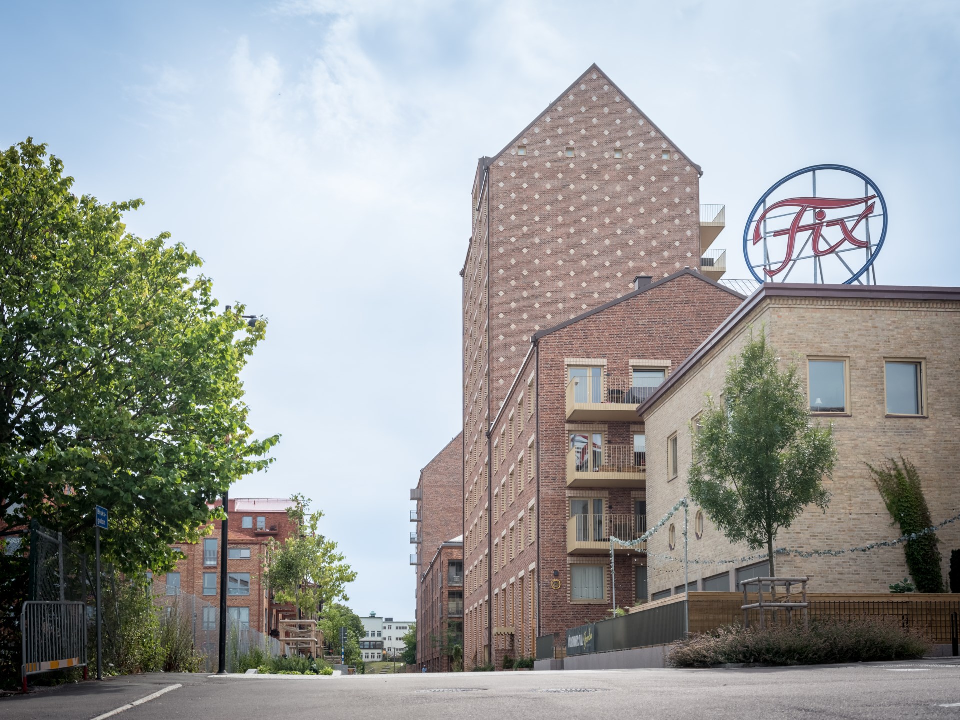 Högst upp i tornet- unik etagetrea med två inglasade balkonger och hänförande utsikt