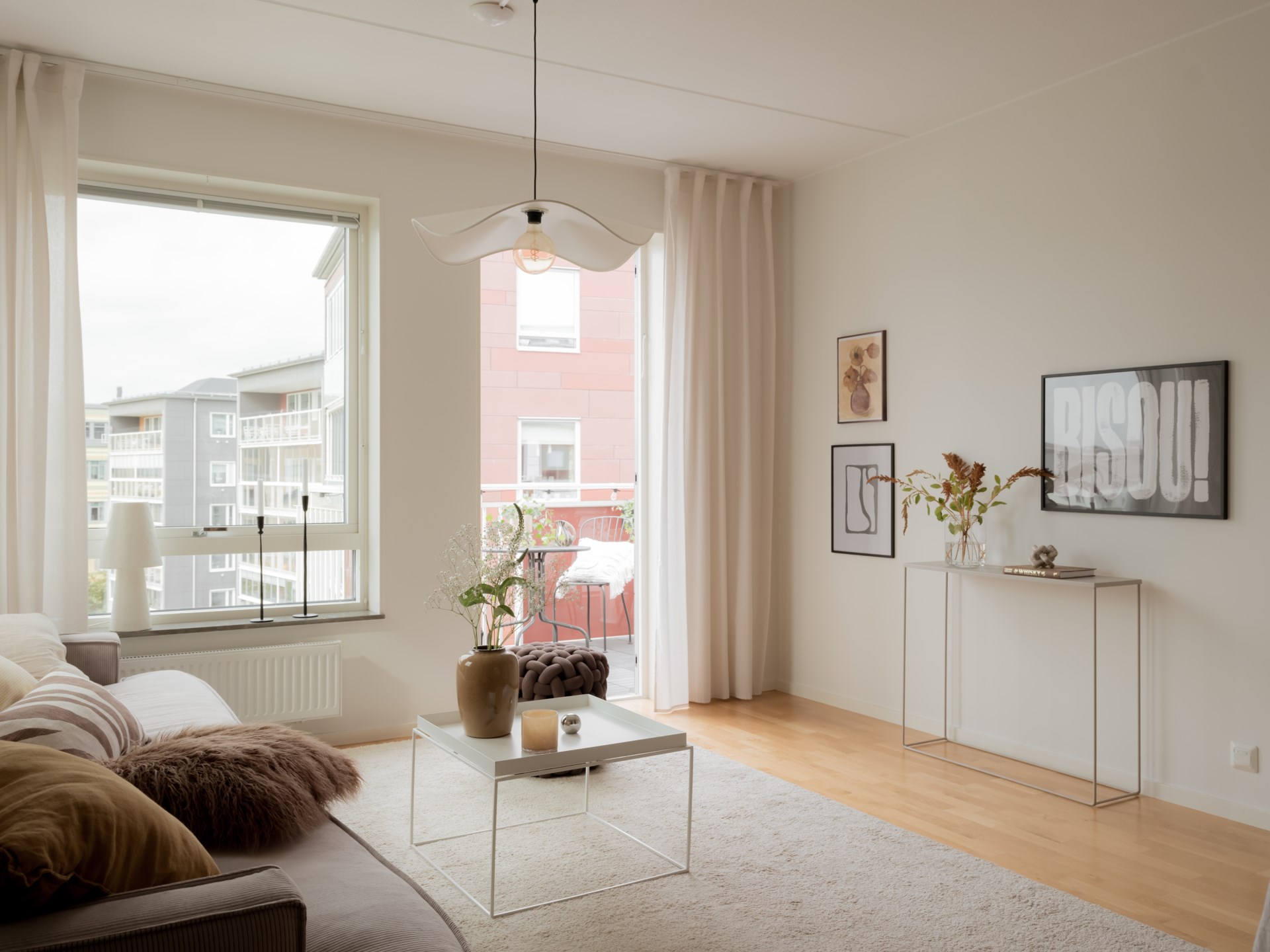 Ljus tvåa med solig balkong
