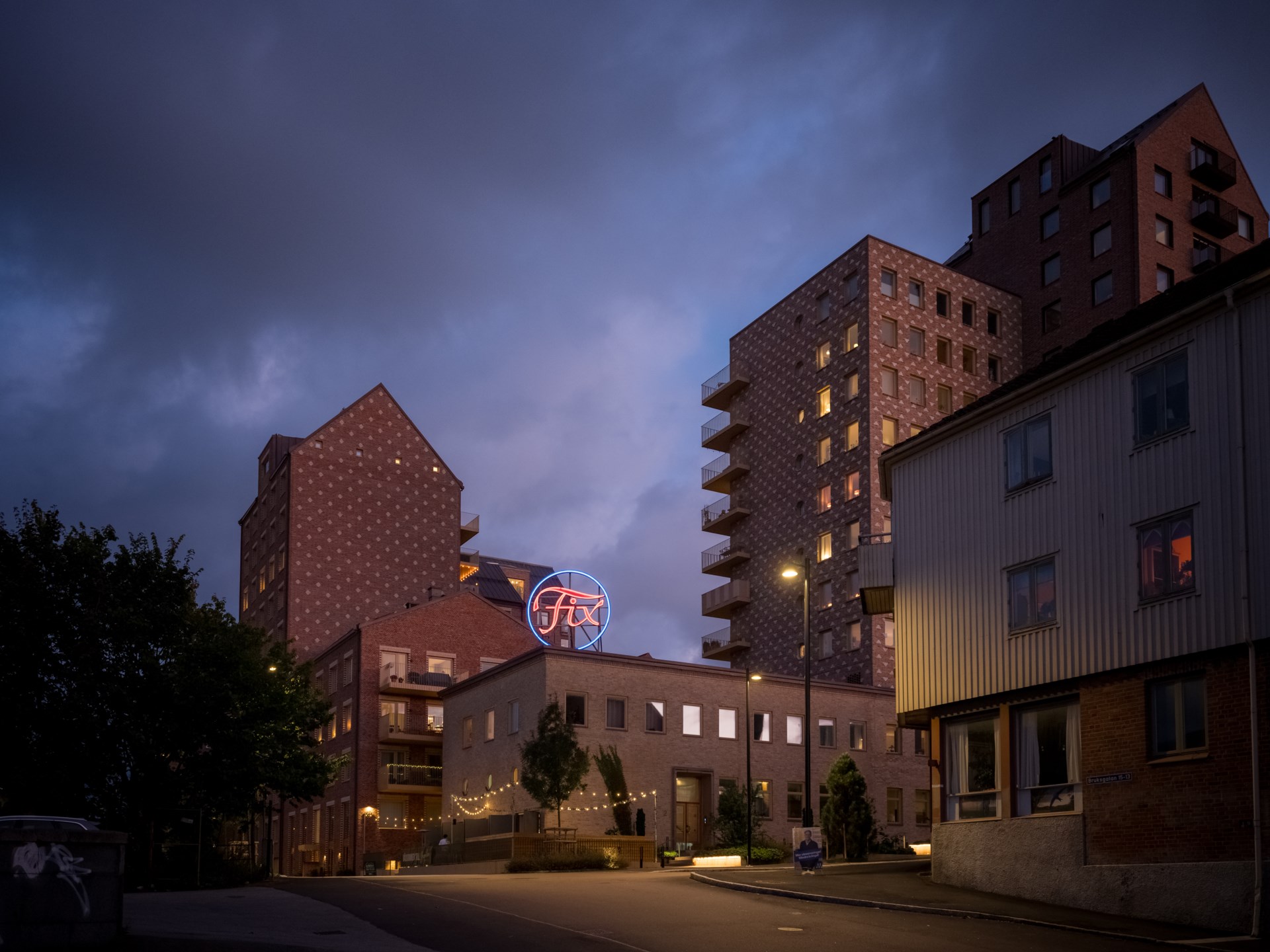 Högst upp i tornet- unik etagetrea med två inglasade balkonger och hänförande utsikt