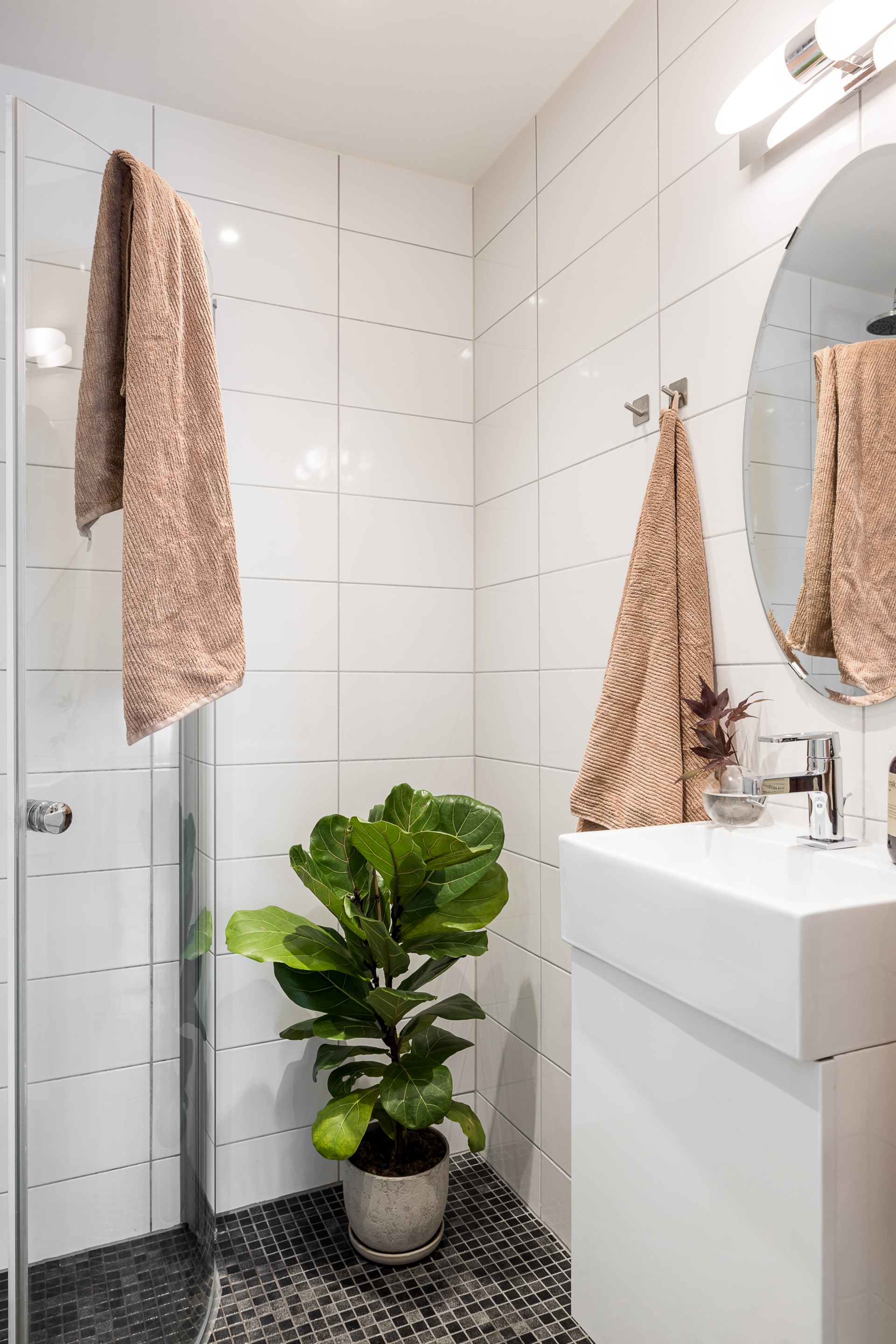 Vackert renoverad bostad med balkong i bästa solläge!