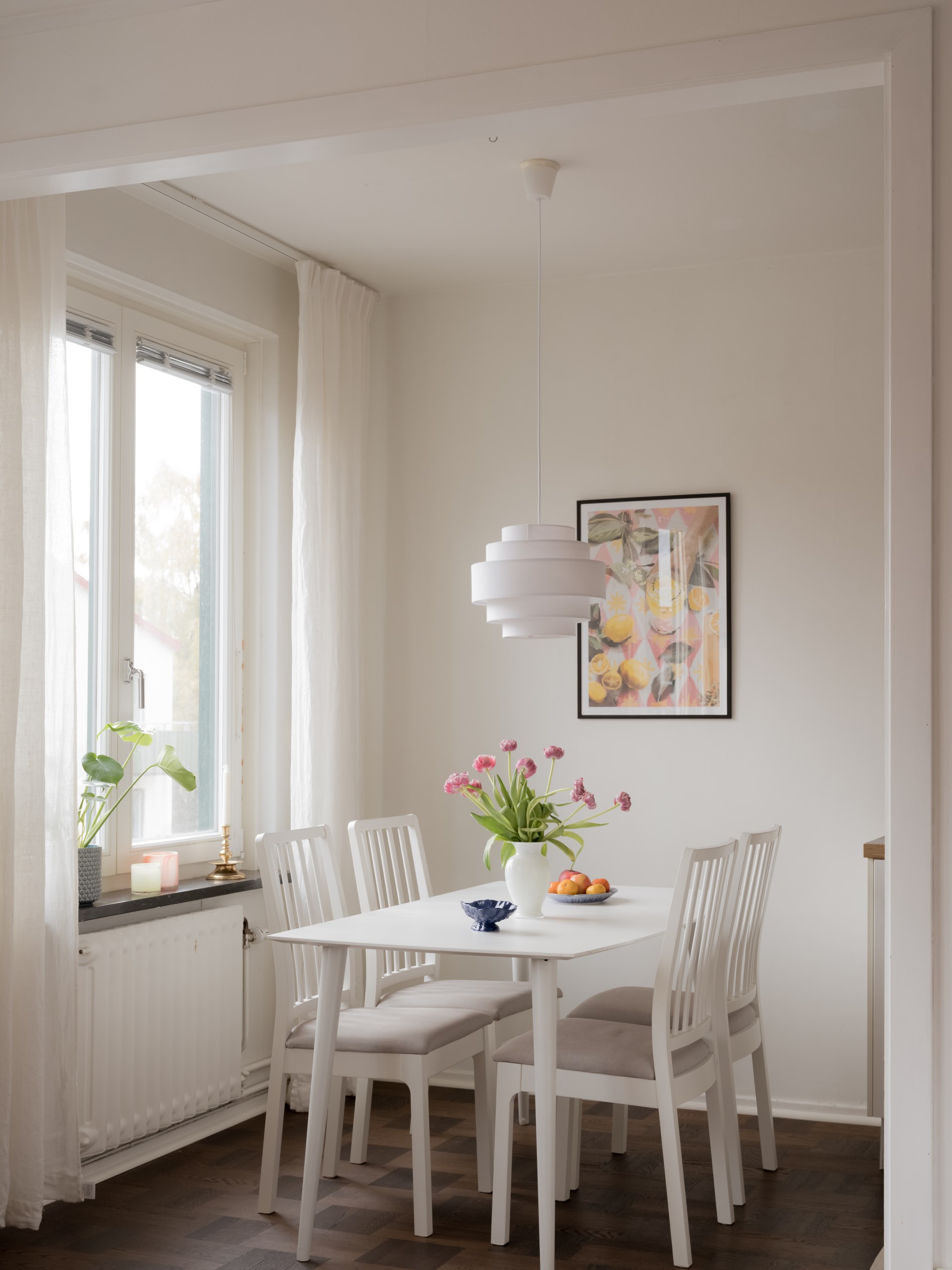 Ljus etta med öppen planlösning och fransk balkong!