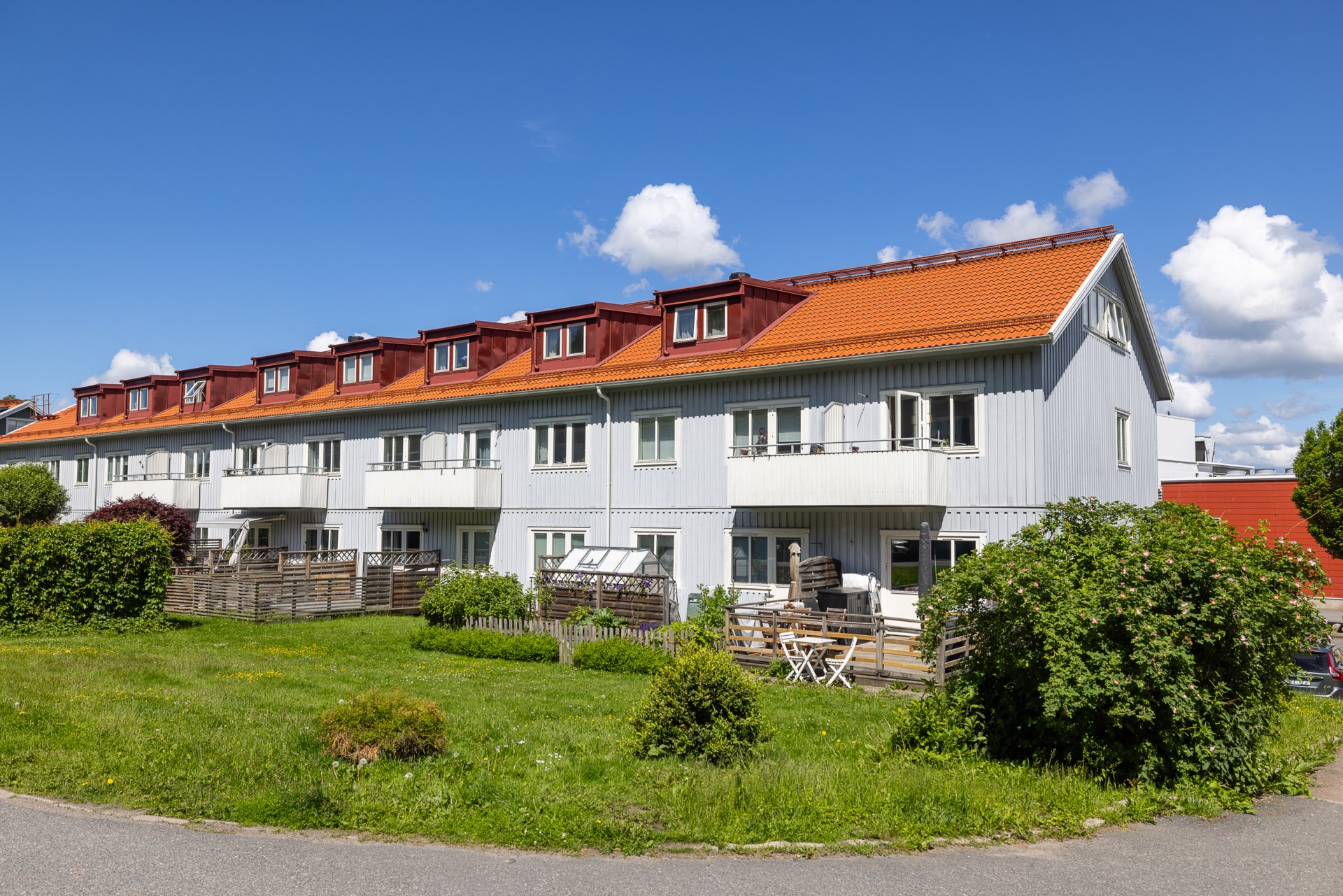 Vackert renoverad bostad med balkong i bästa solläge!