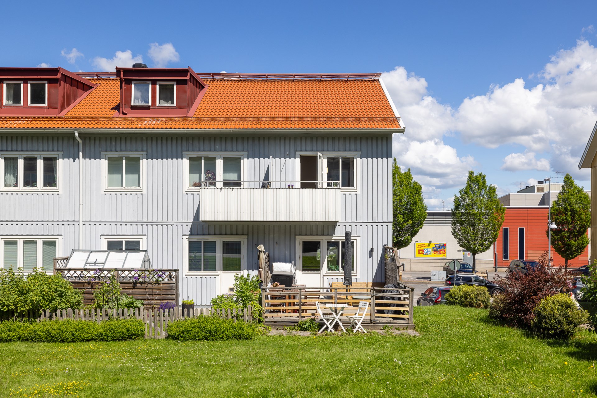 Vackert renoverad bostad med balkong i bästa solläge!