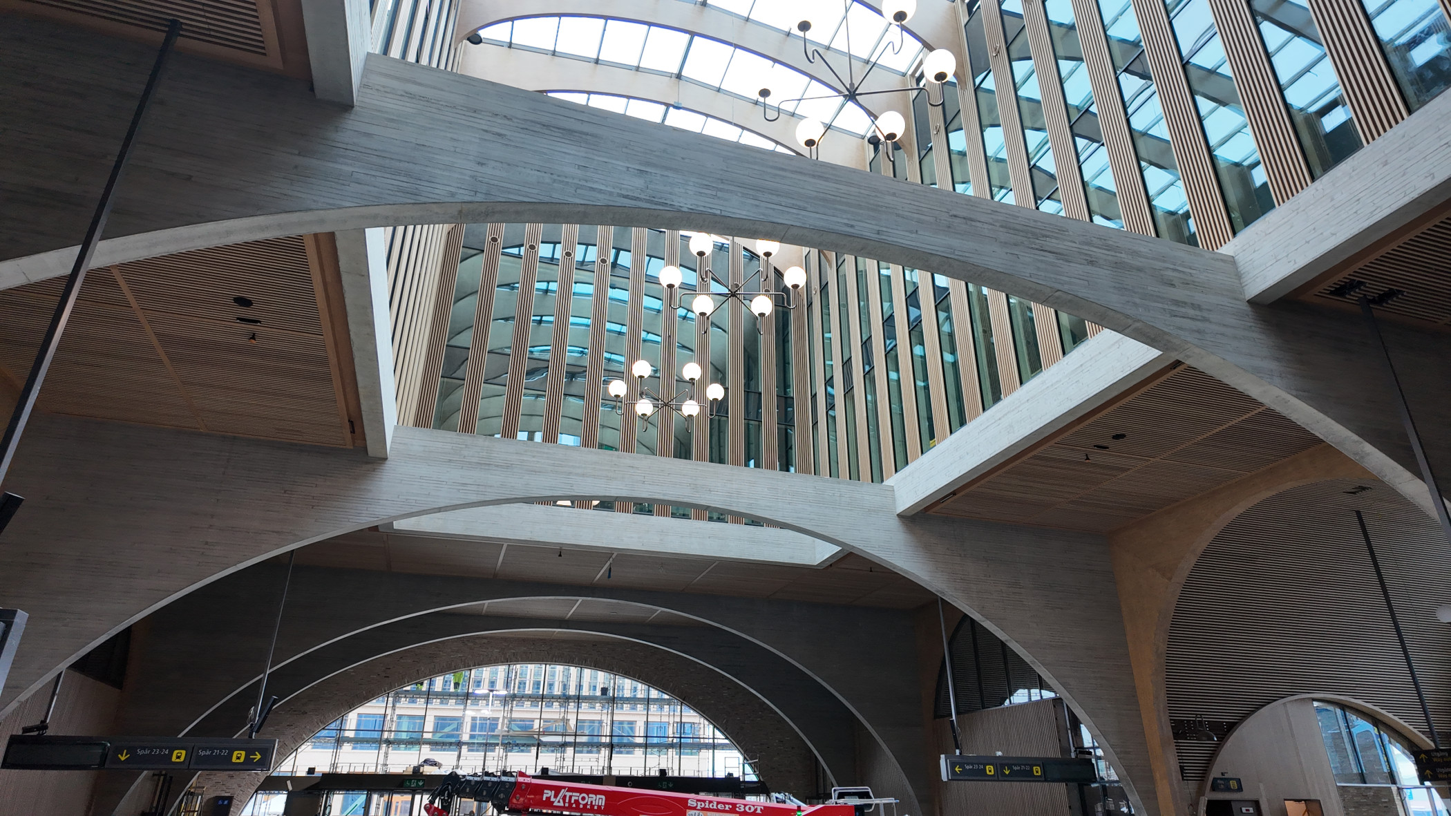 Otrolig takhöjd i stationshuset